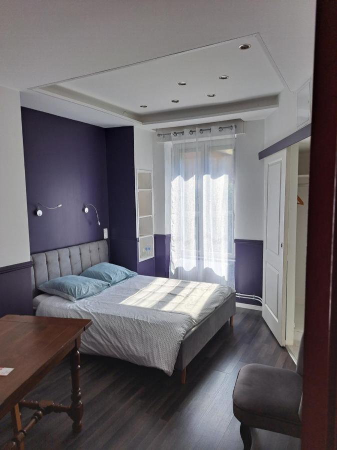 L'Appartement - Chambre Avec Salle De Bains Et Wc Dans Une Galerie D'Art モンベリアル エクステリア 写真