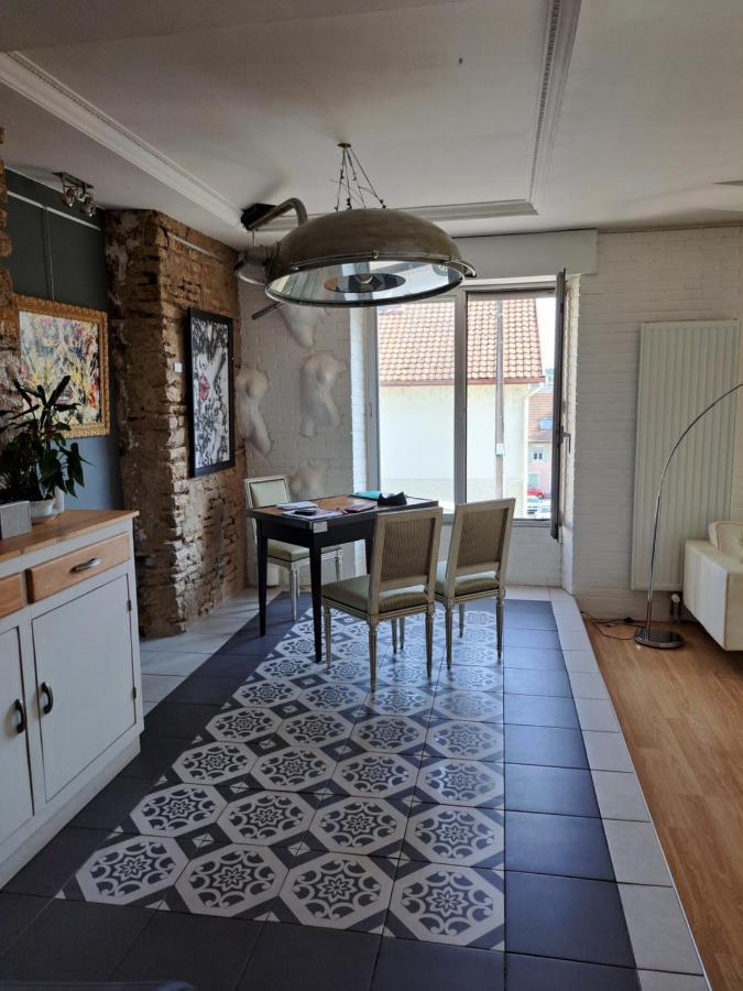 L'Appartement - Chambre Avec Salle De Bains Et Wc Dans Une Galerie D'Art モンベリアル エクステリア 写真