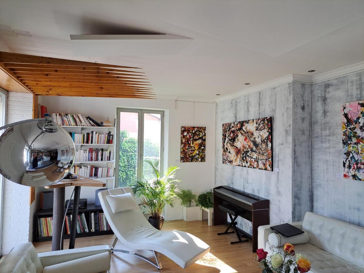 L'Appartement - Chambre Avec Salle De Bains Et Wc Dans Une Galerie D'Art モンベリアル エクステリア 写真