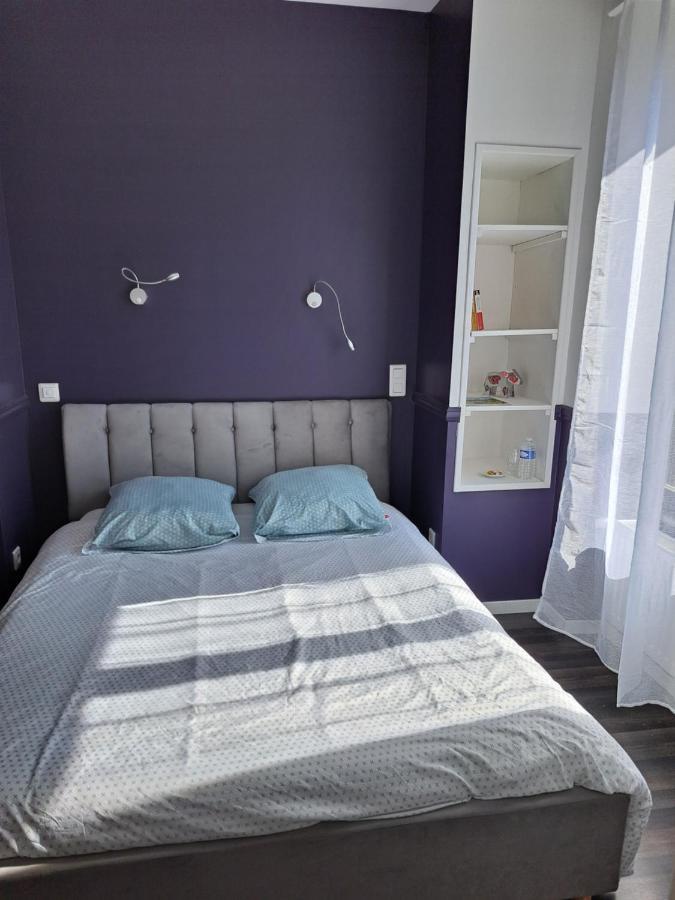 L'Appartement - Chambre Avec Salle De Bains Et Wc Dans Une Galerie D'Art モンベリアル エクステリア 写真